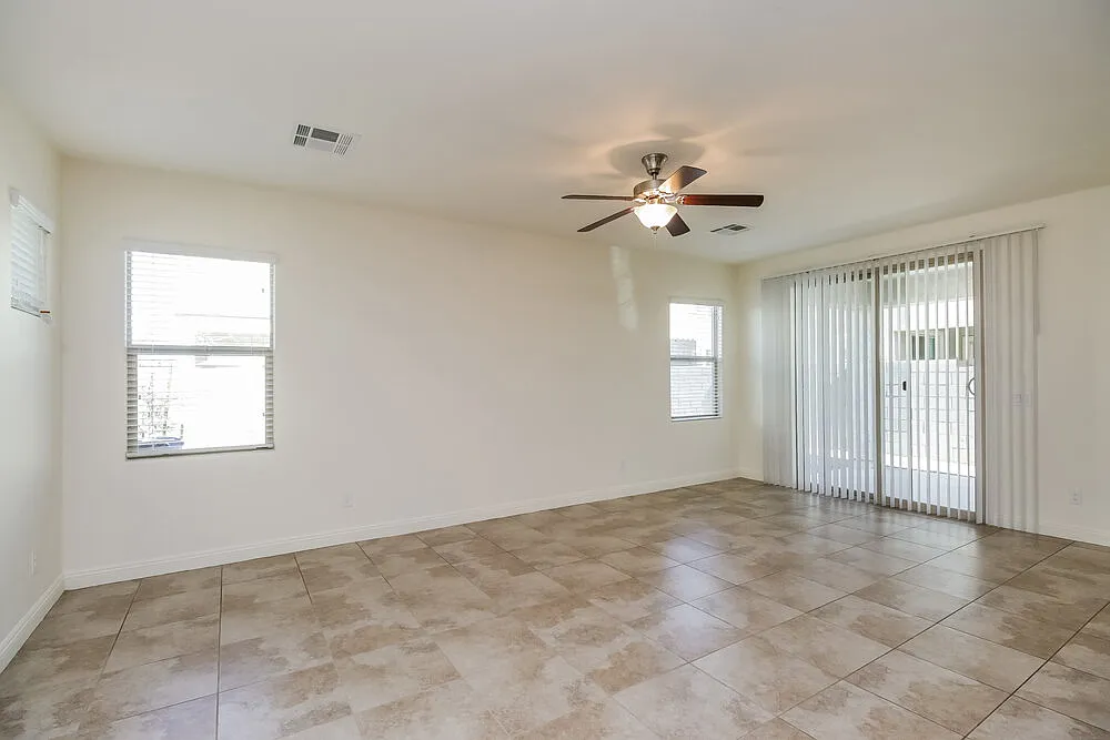 4 bed, 2.5 bath, 2482 sqft, $2,780 — Photo 4