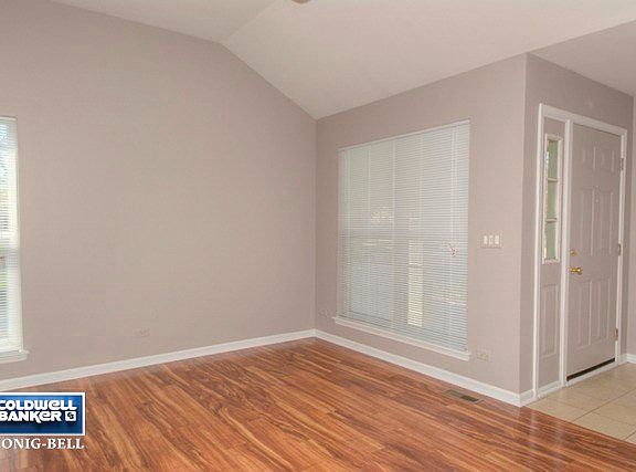 3rd image of 2240 Applewood Ln