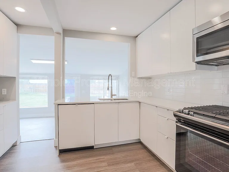 1939 Verbena St — Photo 13
