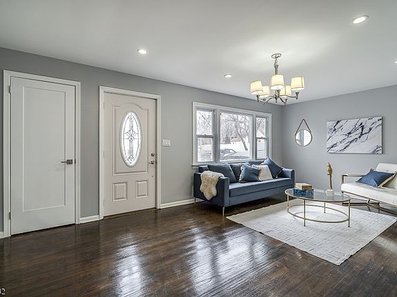 4th image of 28 Burchard Ave
