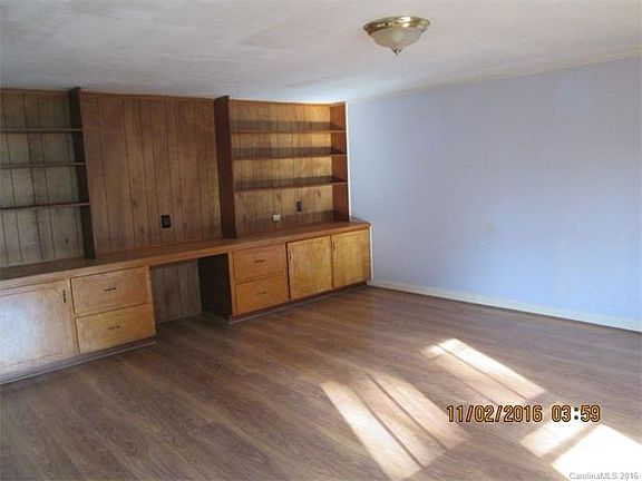 5th image of 218 Nesbit Dr