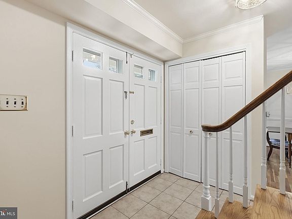 5th image of 5004 Linette Ln