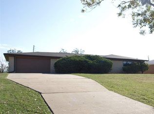 1600 SE Skyline Dr, Lawton, OK 73501