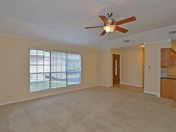 4th image of 16322 Forest Bend Ave