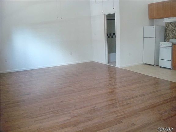 4th image of 11404 Atlantic Ave