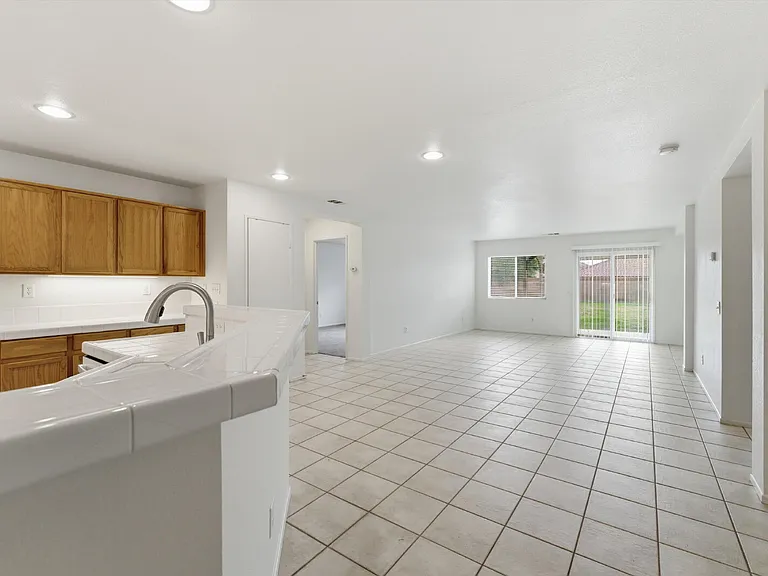 42144 Madison Ct — Photo 6