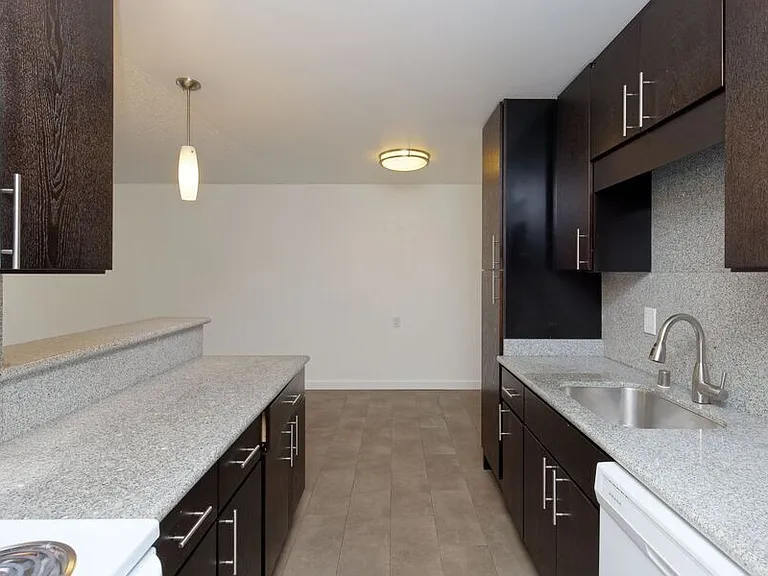 290 Lee Street — Photo 48