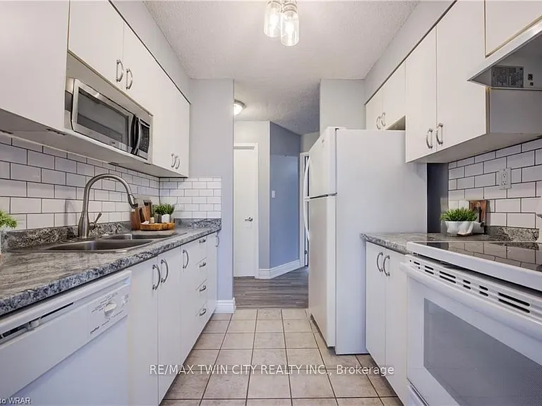 3227 King St E #503 — Photo 8