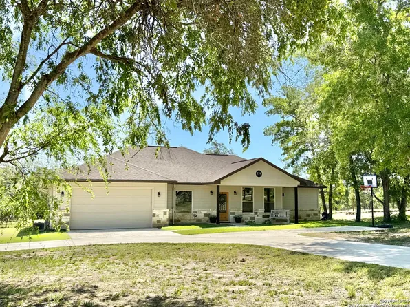 276 County Road 6864, Natalia, TX 78059