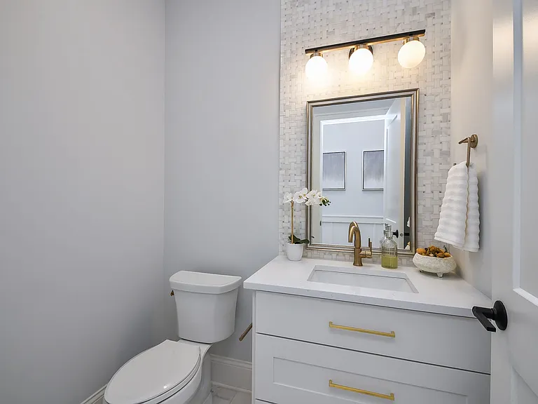 2447 Sharon Ct — Photo 16
