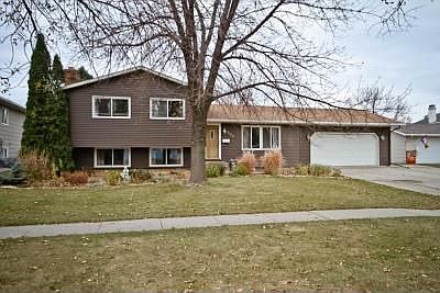 1st image of 808 6th Ave E