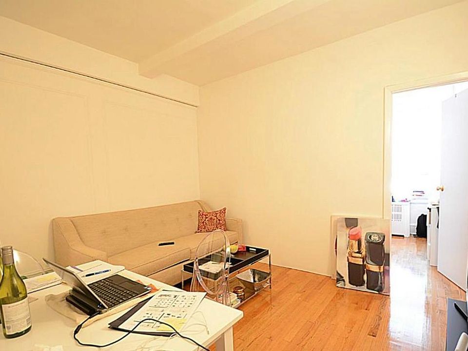 2nd image of 200 W 70th St APT 12K