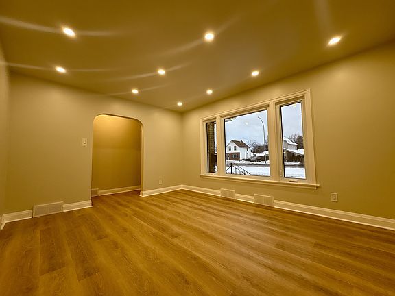 3rd image of 2126 Arthur St E