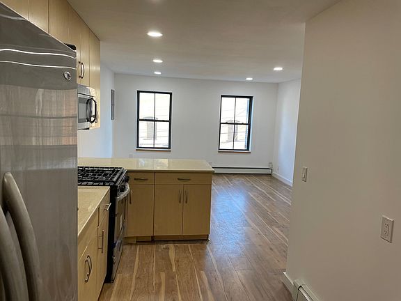 2nd image of 140 South St