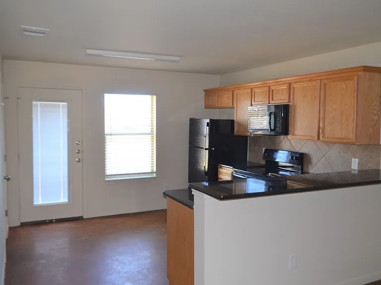 806 N 3rd St — Photo 4