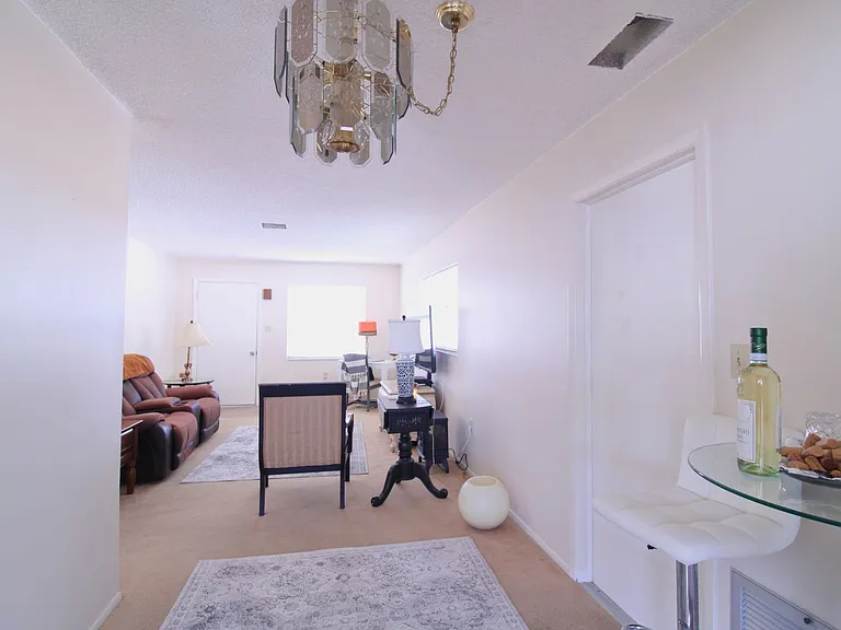 10321 Larchmont Pl N — Photo 5