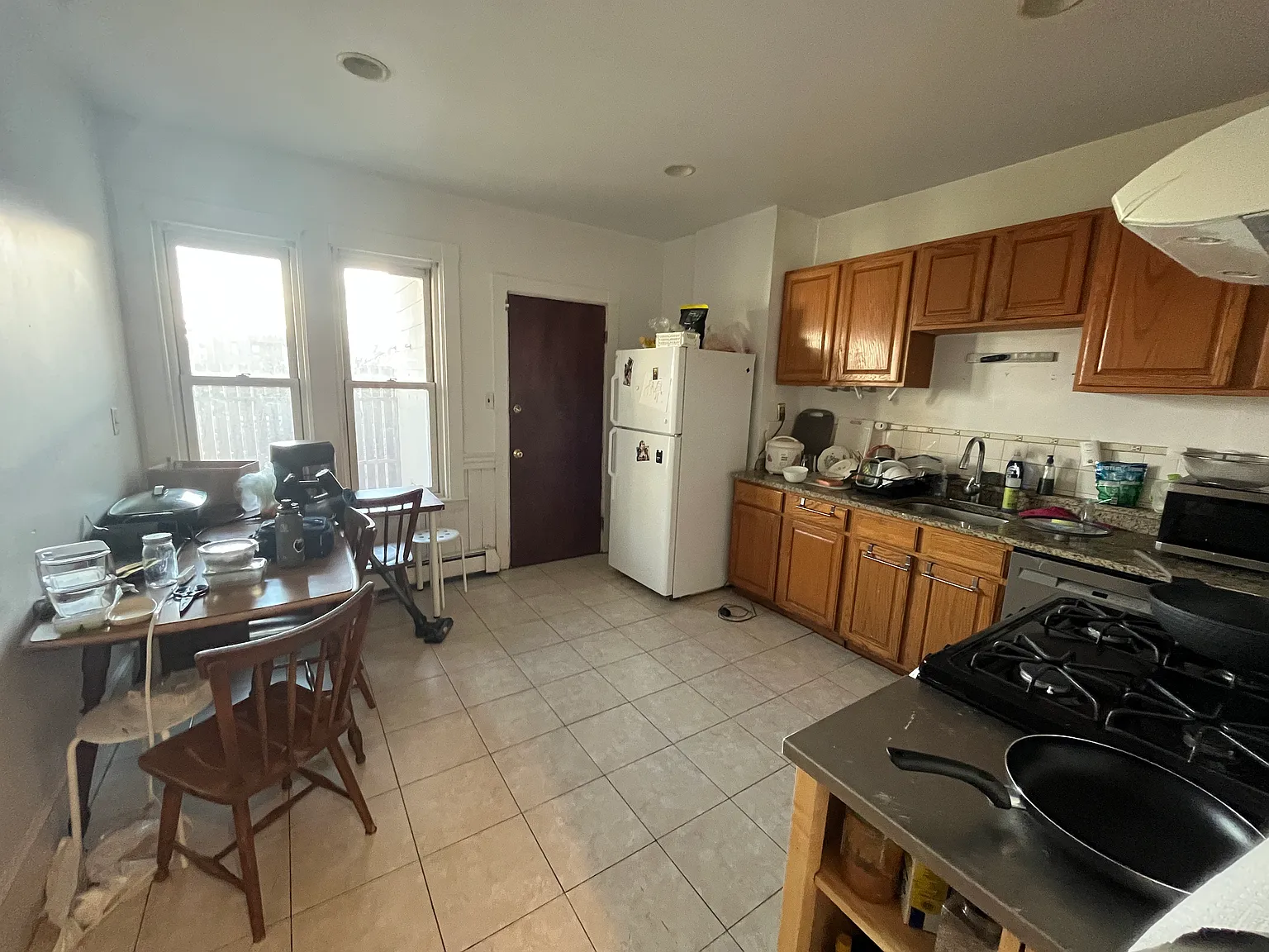 4 bed, 9999 sqft, $6,000 — Photo 4