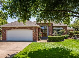 933 Fairway Pl, Springfield, OR 97477