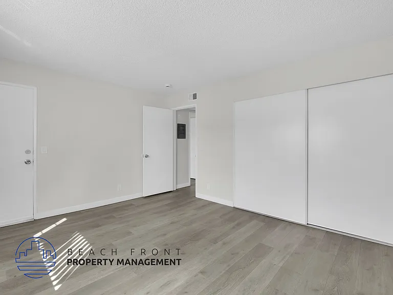 1635 Locust Ave — Photo 7