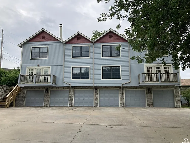 2901 University Dr E