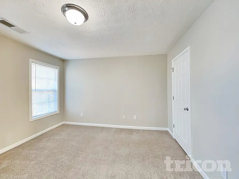 180 Prince Edward Way — Photo 13