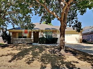 5960 Waterford Dr, Grand Prairie, TX 75052
