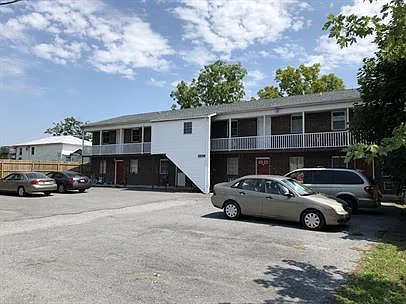 102 N George St Photo 1