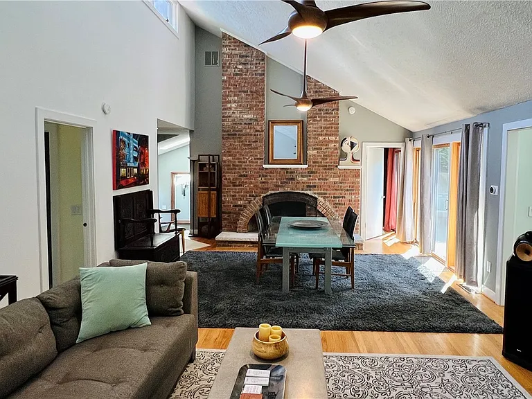27 Hoyt Pl — Photo 3