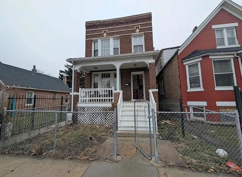 2 bed, 900 sqft, $1,375 — Photo 1