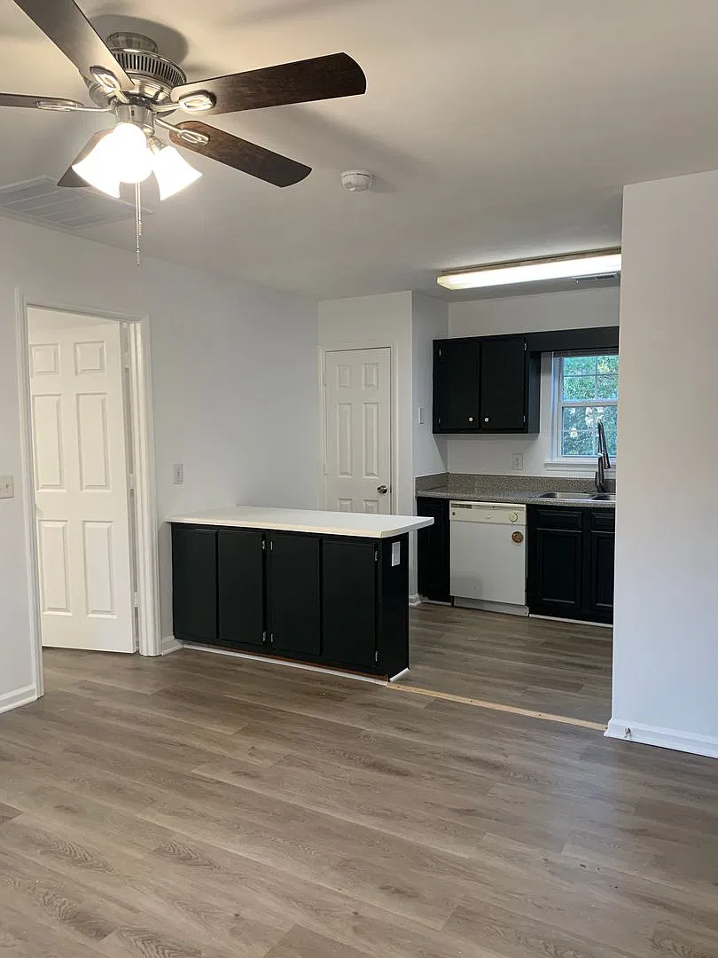 1 Bedroom House w/Garage & Storage on Wallington Road Available Now — Photo 4