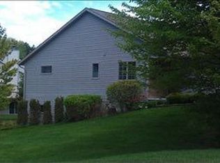 17538 Park Place Cir, Spring Lake, MI 49456