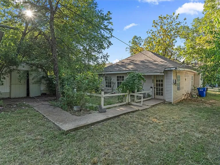 1820 Live Oak Ave — Photo 13