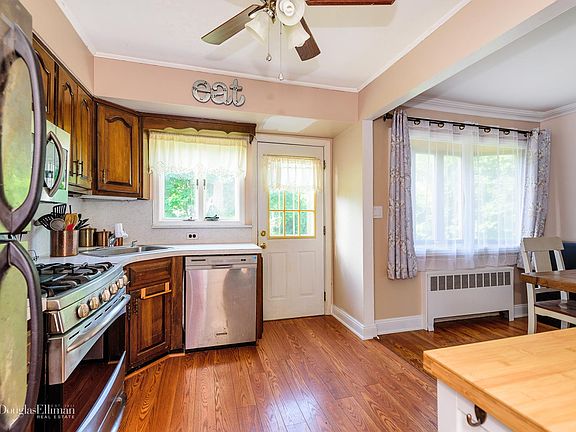 4th image of 184 Hamilton Ave
