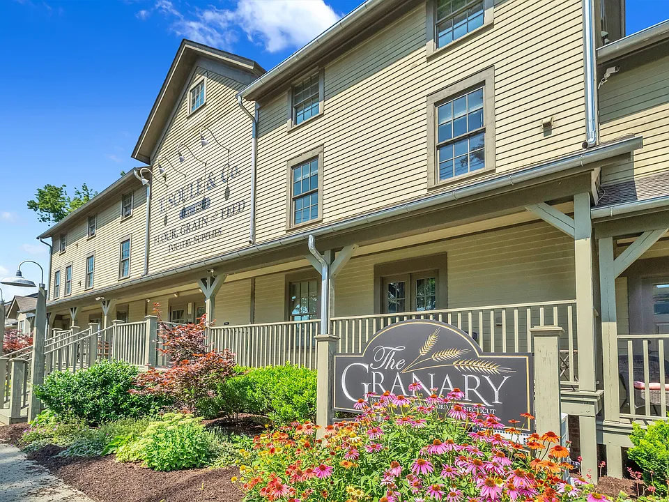29 West St #202