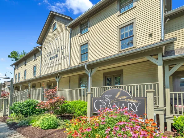 29 West St APT 202, New Milford, CT 06776