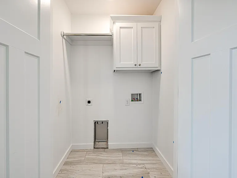 341 E 7th St — Photo 28