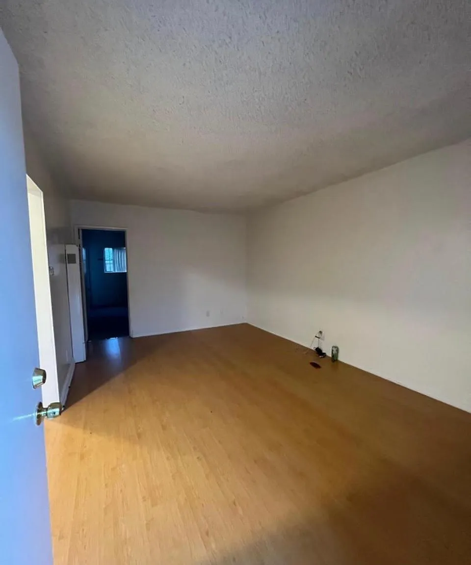 11314 Firmona Ave — Photo 1