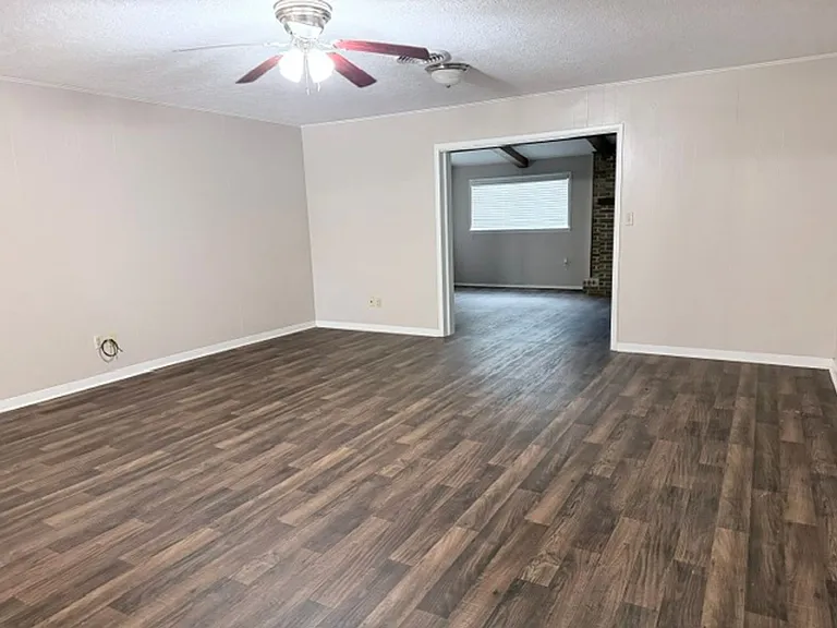 2728 Encino Ave — Photo 14