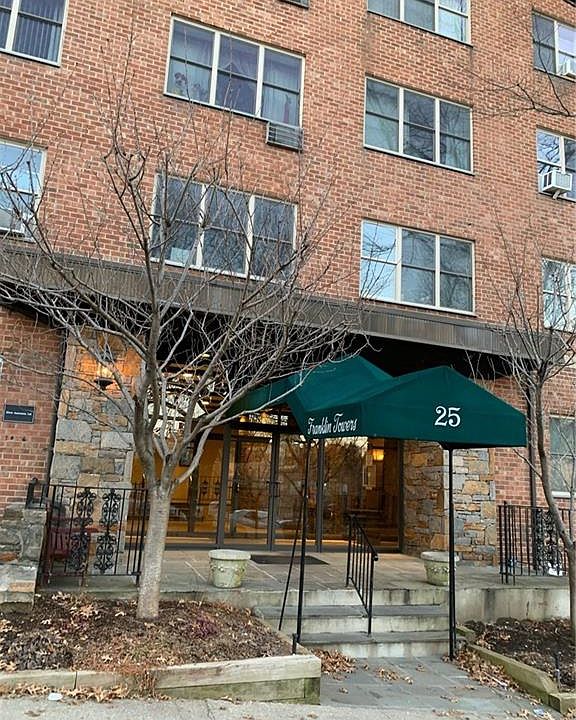 1st image of 25 Franklin Ave APT 4D