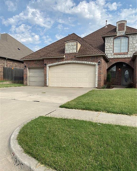 2nd image of 925 S Erinova Dr