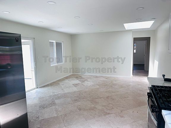 4th image of 224 Guajome St #A