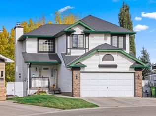 435 SW Douglas Ridge Mews SE, Calgary, AB T2Z2M4