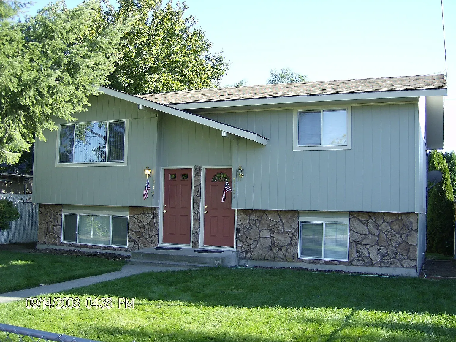 2 bed, 900 sqft, $1,300 — Photo 1