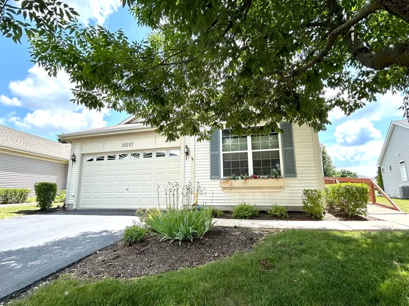 21217 Lily Lake Ln, Crest Hill, IL 60403