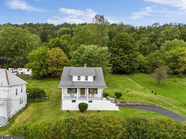 132 Concord Ave, Berkeley Springs, WV 25411