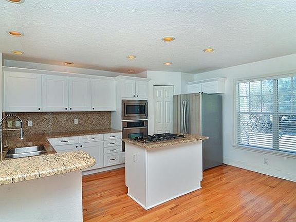 5th image of 6420 Bayshore Blvd
