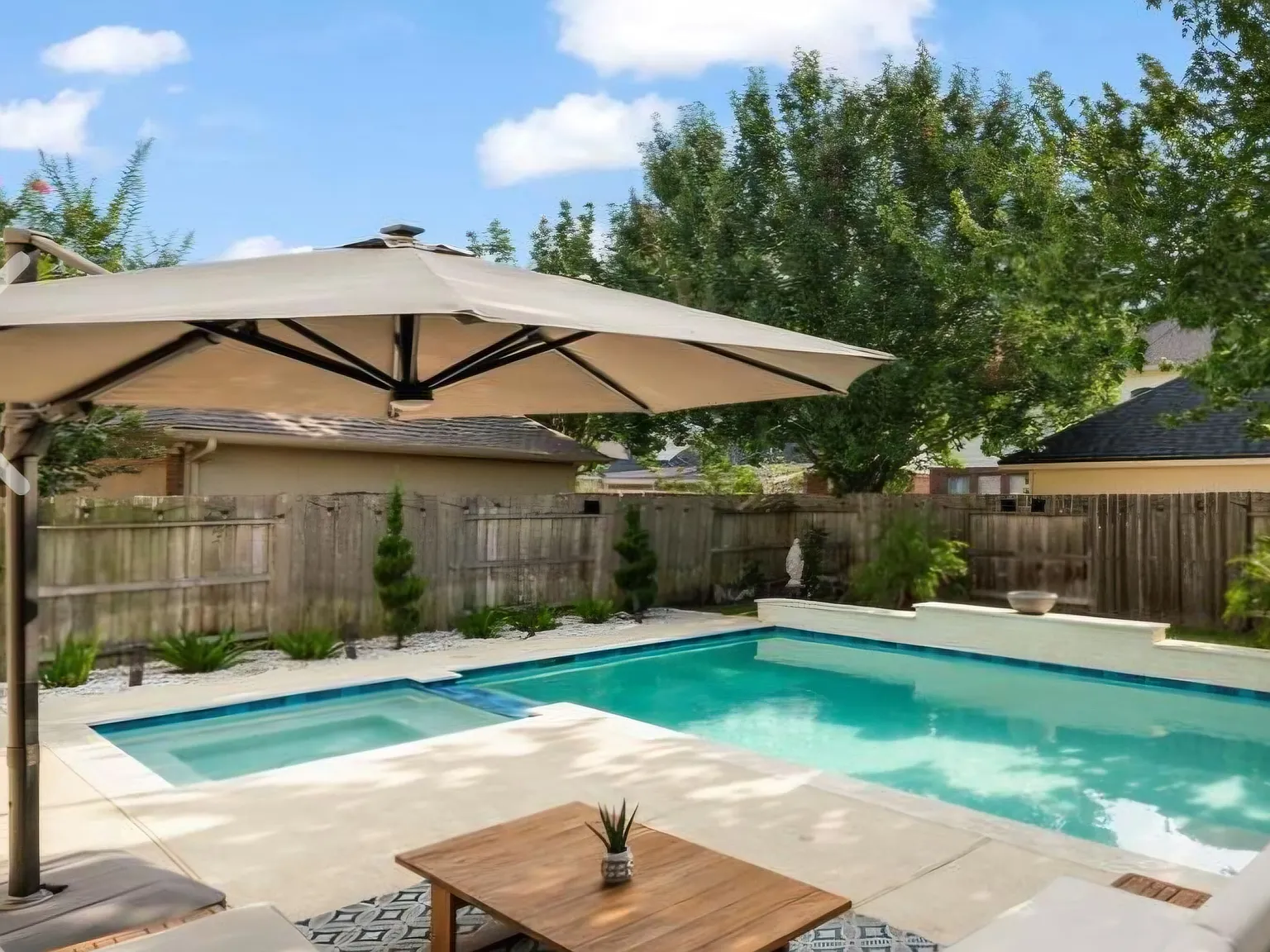 5 bed, 3.5 bath, 3363 sqft, $7,000 — Photo 2