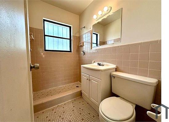 5th image of 405 55th St