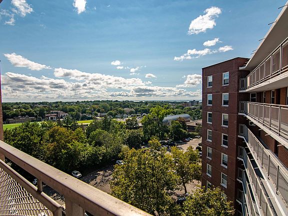 4th image of 91 Strawberry Hill Ave APT 1035