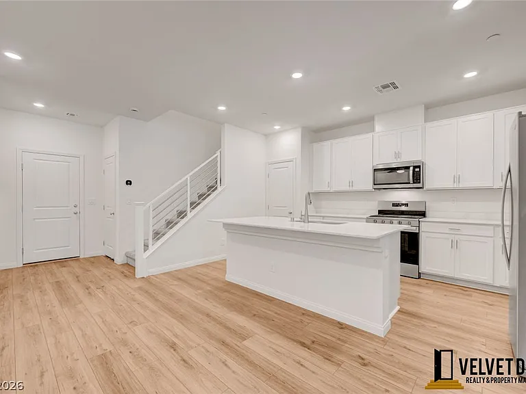 2725 Luzzi Walk — Photo 6